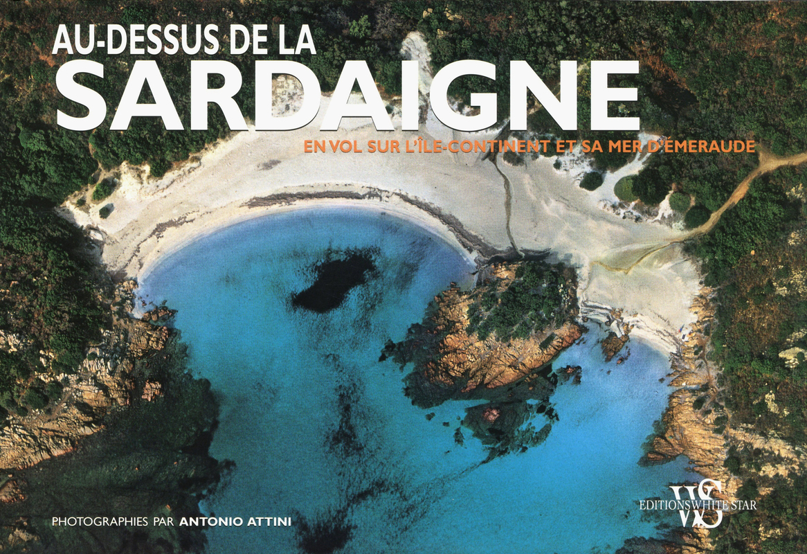 Au-dessus de la Sardaigne - En vol sur l'Ile-continent et sa mer d'émeraude