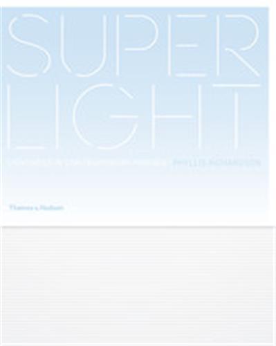 Superlight Lightness in Contemporary Houses /anglais