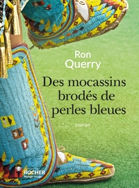 Des mocassins brodés de perles bleues