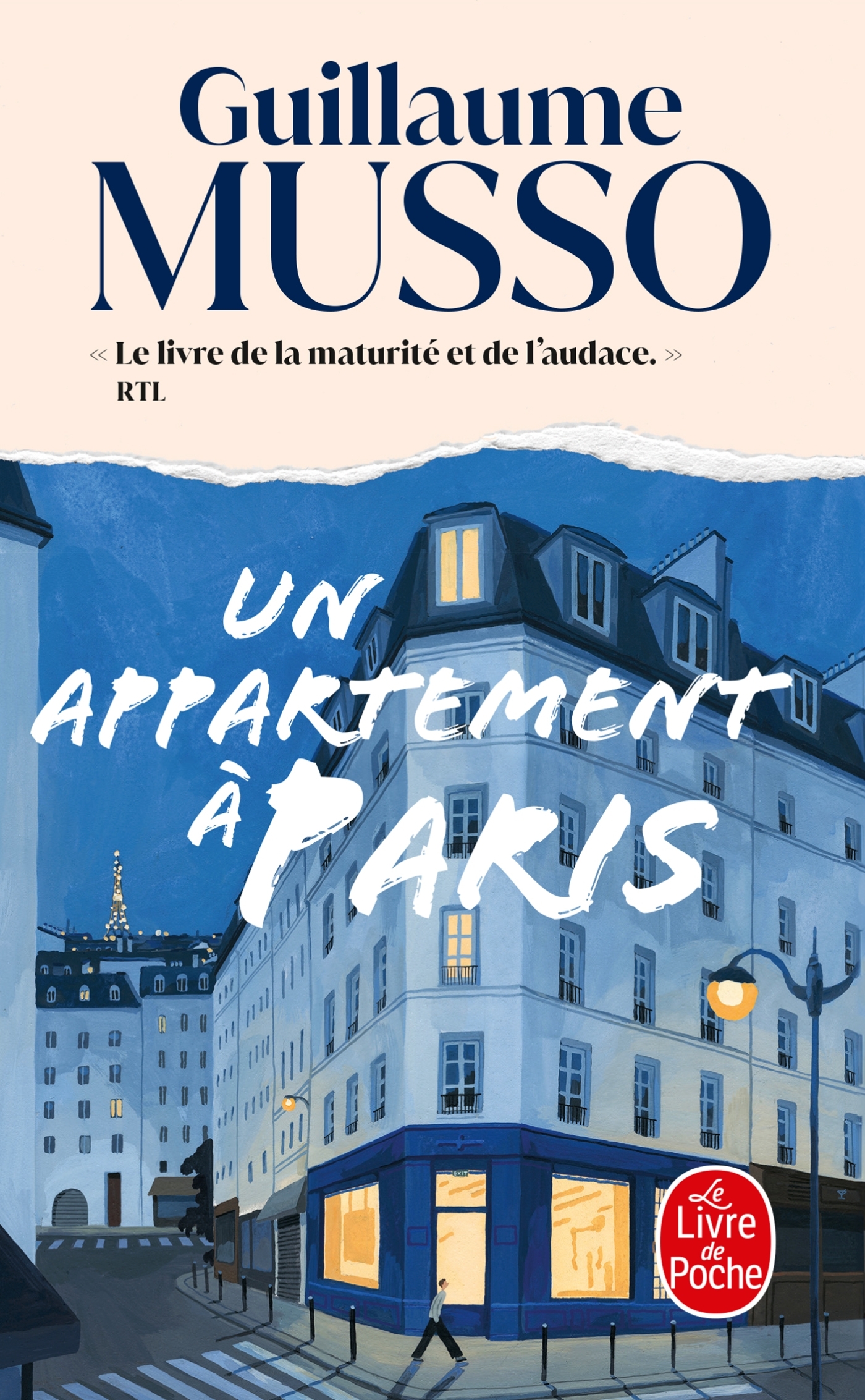 UN APPARTEMENT A PARIS
