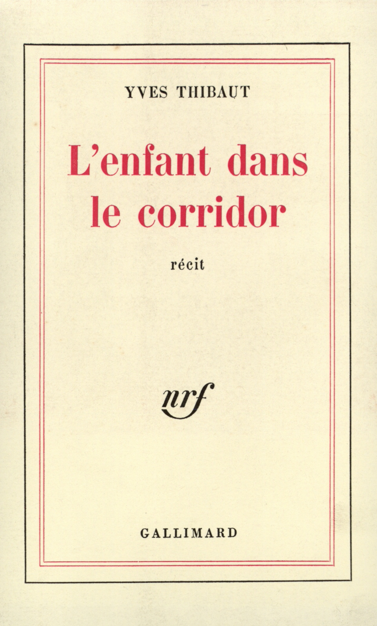ENFANT DANS LE CORRIDOR