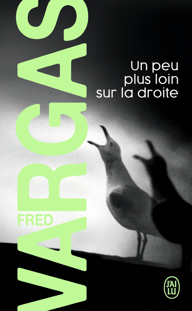 PEU PLUS LOIN SUR LA DROITE
