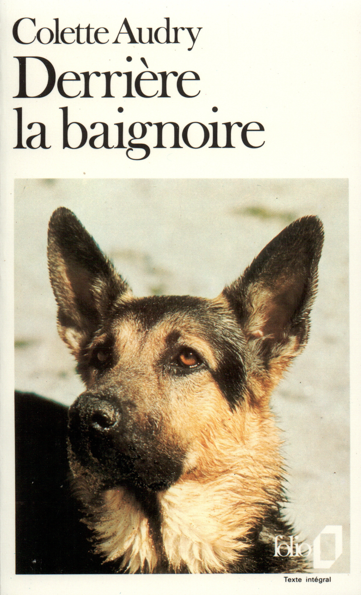 DERRIERE LA BAIGNOIRE