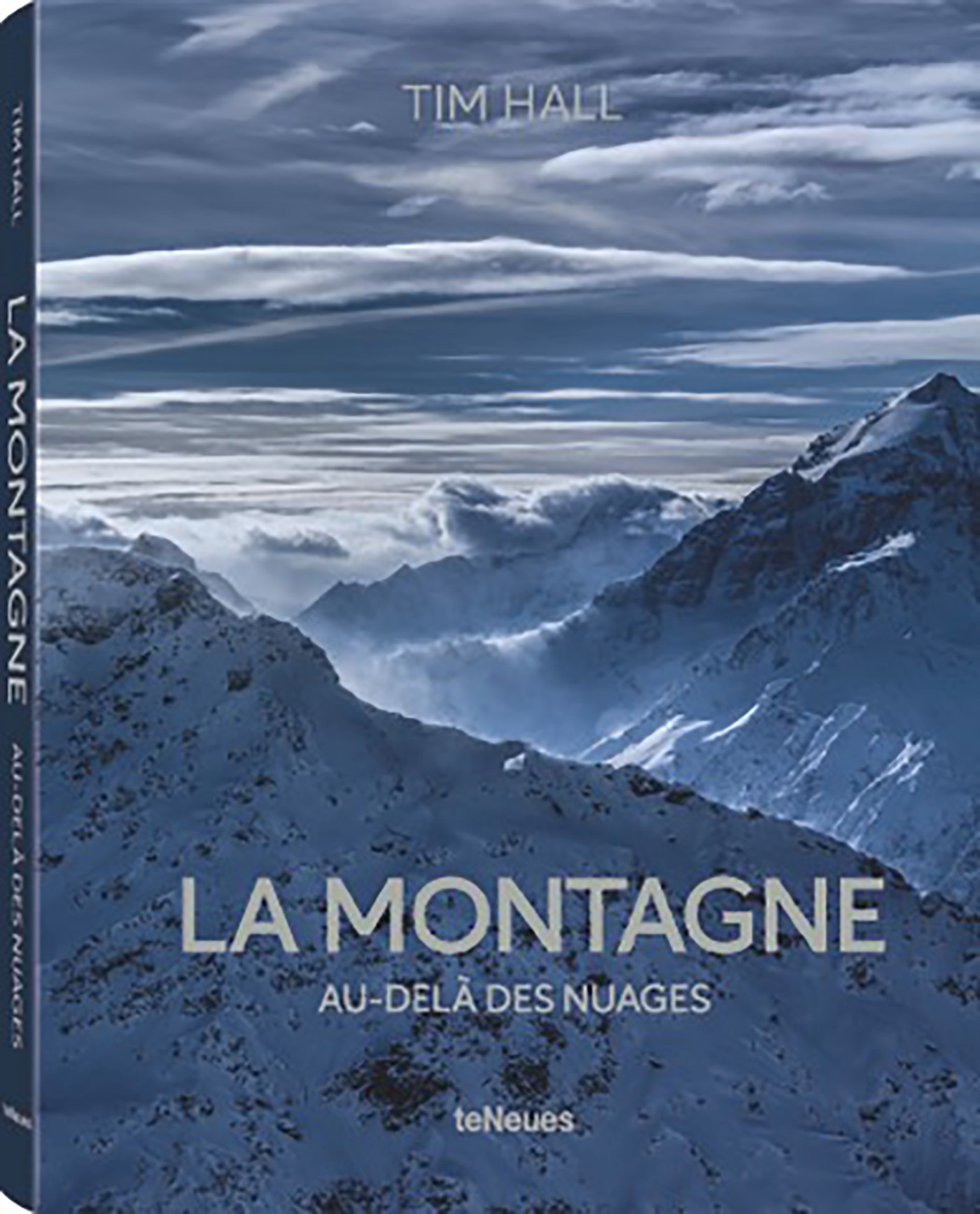 MONTAGNE AU-DELA DES NUAGES