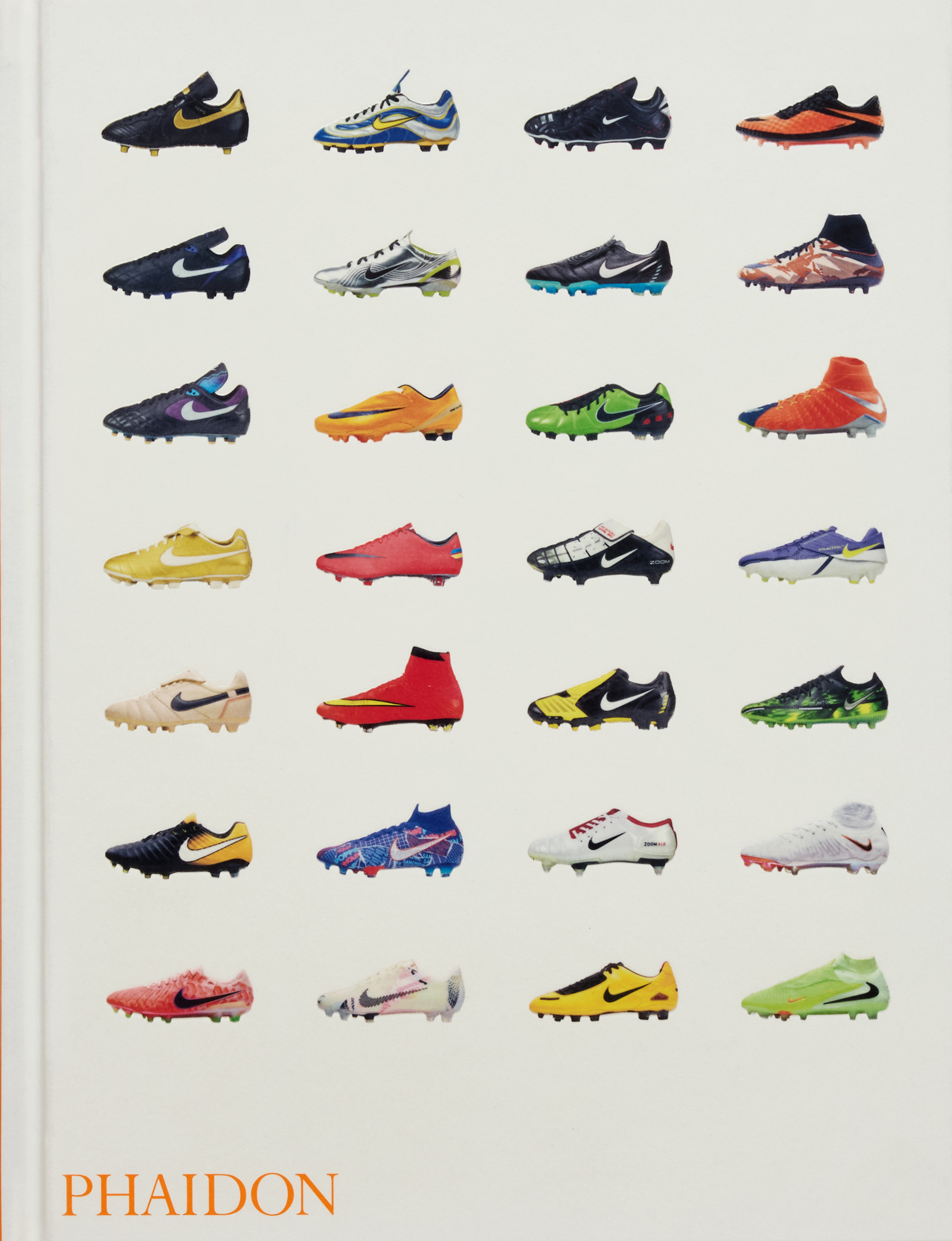 NIKE : CHAUSSURES DE FOOTBALL - ILLUSTRATIONS, COULEUR